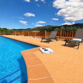 Cortijo El Búho - Casa rural con piscina privada en Montefrío, hotel em Montefrío