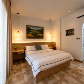Holi Saren Guest House