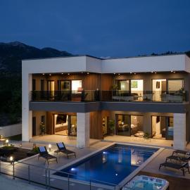 Lux Villa Serene with heated pool