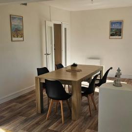 Appartement T4 proche gare، فندق في غينغامب