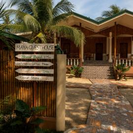 Maya Guest House - Sipaway Island, hotel a San Carlos