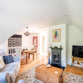 Comfortable Cottage with Decking in Castle Cary
