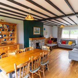 Blasket Cottage - Portmagee, hotel in Lateeve