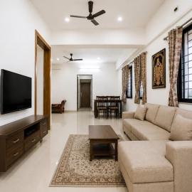 Newly built Spacious & Luxurious 1650 sft 2BHK with AC, fully functional kitchen, car parking in Tirupati near Railway Station, Hotel in Tirupati
