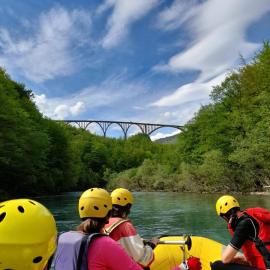 CAMP Kanjon Tare, viešbutis mieste Bitine