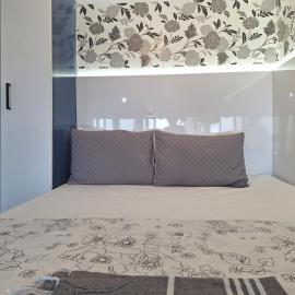 White studio kalathos