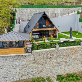 Lefkali HOME, hotel Çınarlık városában