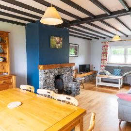Crab Cottage - Portmagee, hotel in Lateeve