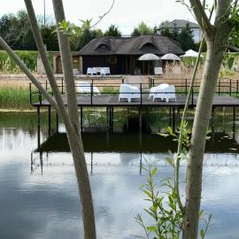 Cabin by the pond, hotel Wądołki Bućki városában