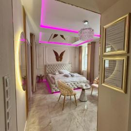Apartament "Angel Wings Luxury" Centrum z dużą wanna dla Dwojga, hotel in Gniezno