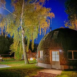 Kugelhaus Tamika - Sauna, Whirlpoolwanne und Kamin am Tollensesee, hotel u gradu 'Penzlin'