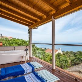 Art House with Seaview & Jacuzzi by Konnect