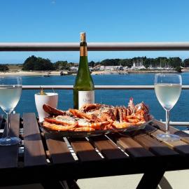 Appartement avec vue magnifique sur la Ria d Etel, hôtel à Étel