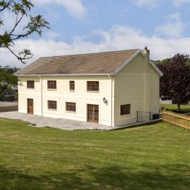 The Farmhouse at Penuwch - large holiday home with indoor pool and sauna