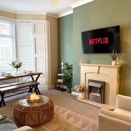 Luxury 3 Bedroom House, South Shields, Next to Port of Tyne & Beach - Free Parking