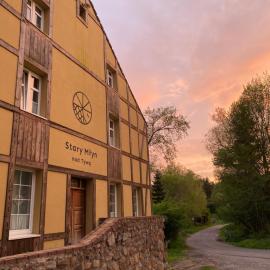 Stary młyn nad Tywą, hotel u gradu Grifino