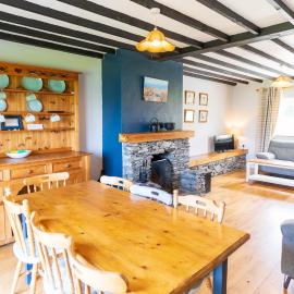 Perewinkle Cottage - Portmagee, hotel in Lateeve