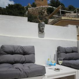 Casa al Castillo - charming & authentic townhouse - terrace with stunning castle views, hotelli kohteessa Cullera