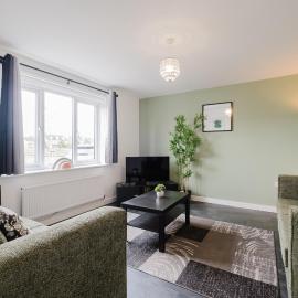 Spacious 4 bedroom house with free parking