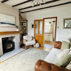 Cosy & Charming Cottage Close to NEC Airport JLR, hotelli kohteessa Solihull