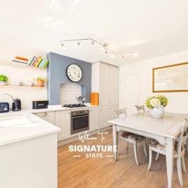 Belas View by Signature Stays، فندق في وينشكومبي