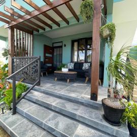 Oceanfront Rustic Family Home Fully Equipped for 8
