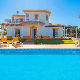 Villa Muriwai - Elegante moradia com BBQ e piscina aquecível - Armação de Pêra
