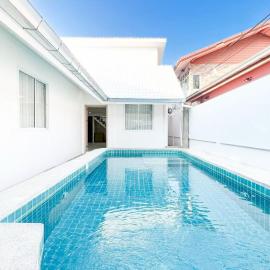 Pattaya Tropical Pool Villa
