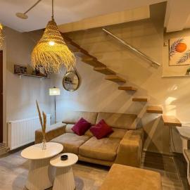 Chic Duplex in La Marsa Private Entrance & Cozy, Hotel in El Haouach