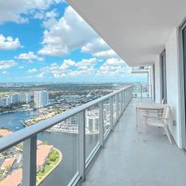 Luxury 3-bedroom with breathtaking view - One free valet parking