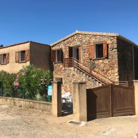 Gîte en pierres locales, hotel in Partinello