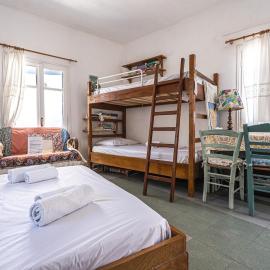 Traditional Art House in Lefkes by MPS - 1st Floor, hotel i Lefkes