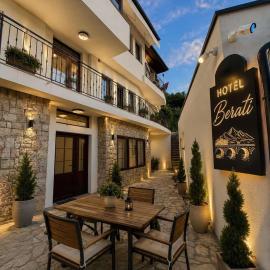Hotel Berati, готель у місті Прізрен