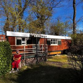 Zirkuswagen am Landhaus Labes (Stechlinsee)