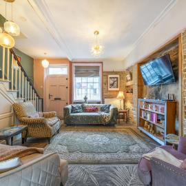 Hebden Bridge - House - Sleeps 8 - Pet Friendly, Hotel in Hebden Bridge