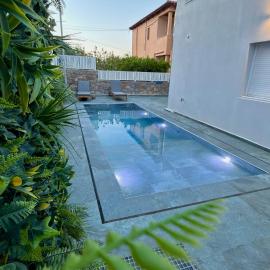 House with three bedrooms and a pool near the Knossos