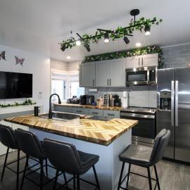 The Wilderness | Near CP & SF | W/D| Pet OK، فندق في ساندسكاي