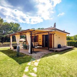 Casa Gabbiano Shabby in Baratti, Tuscany, hotel v destinaci Baratti