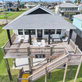 Breezy Ocean View Sleeps 10 Steps To Beach Central
