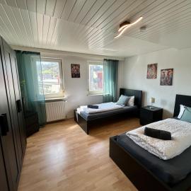 OhPardon! GAILDORF - Monteurwohnung im DG, Einzelbetten, Garten