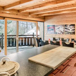 CHALET EVEREST Les CHALETS D'HINOUKA SERRE CHEVALIER-CHANTEMERLE 200 m des pistes, hotel in Saint-Chaffrey