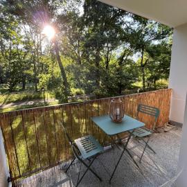 Quiet and Bright Apartment, Tram 2 Minutes Away, hotel sa Pessac