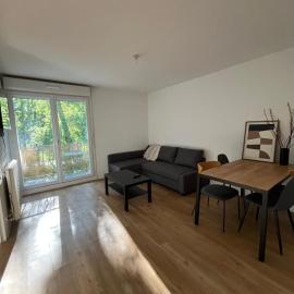 Quiet and Bright Apartment, Tram 2 Minutes Away, hotell i Pessac