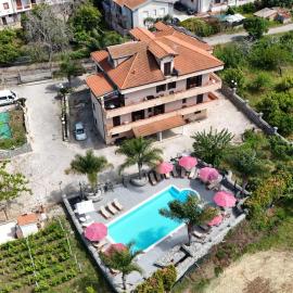 Esclusivo Residence di 6 Appartamenti con Piscina Privata a Capo Vaticano