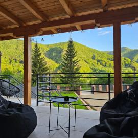 FurtuNest, hotel a Roşcoiu