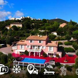 La Villa 101 -TOPVACANCES -LES ISSAMBRES, hotel in Roquebrune-sur-Argens