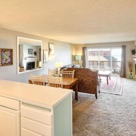 Ground Floor - Ocean View Condo - Pet-Friendly, hótel í Lincoln City