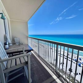 2 BR Oceanfront Condo with Shared Pool & Hot Tub, hotel in Panama City Beach