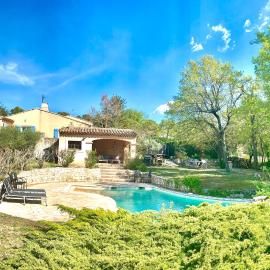 Villa de charme, Piscine & Pool House, 10 min d'Aix, hotel i Venelles