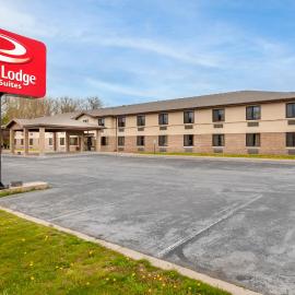 Econo Lodge Inn & Suites Oconto, hotel en Oconto